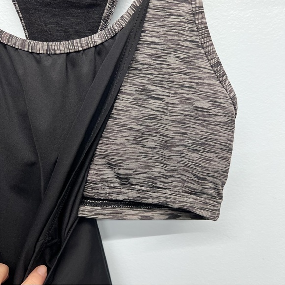 TYR 2 in 1 tank/sports bra black & gray size Large (10/12) - Picture 4 of 8